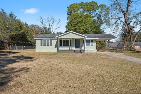 Photo of 607 16th Avenue, Albany, GA 31701 (MLS # 167301)