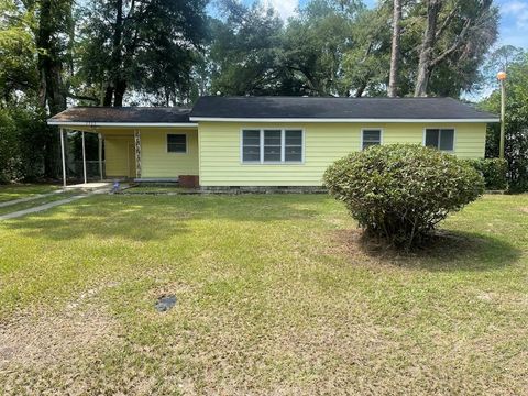 Photo of 2523 Cherokee Drive, Albany, GA 31705 (MLS # 165262)