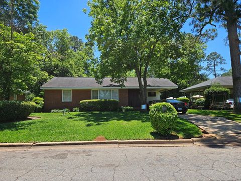 Photo of 1718 Greenvale Road, Albany, GA 31707 (MLS # 169152)