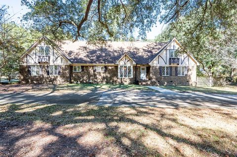 Photo of 199 Pineridge Drive, Leesburg, GA 31763 (MLS # 167109)