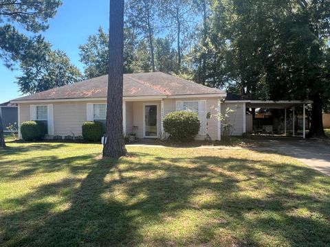Photo of 2440 Bassford Ln, Albany, GA 31707 (MLS # 166616)