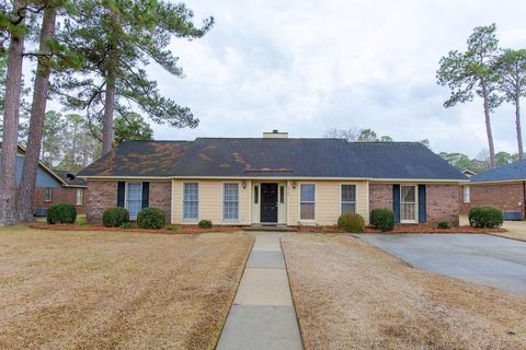 Photo of 2306-B Tuxedo Lane, Albany, GA 31707 (MLS # 167305)