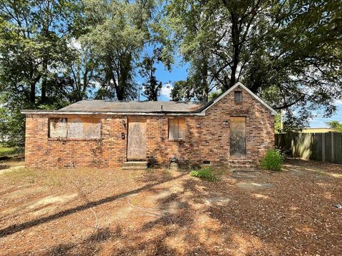 Photo of 907 Highland Avenue, Albany, GA 31701 (MLS # 166691)
