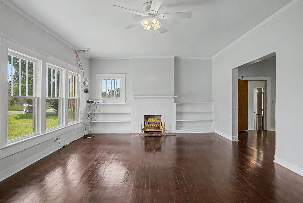 10 RE Jennings Avenue