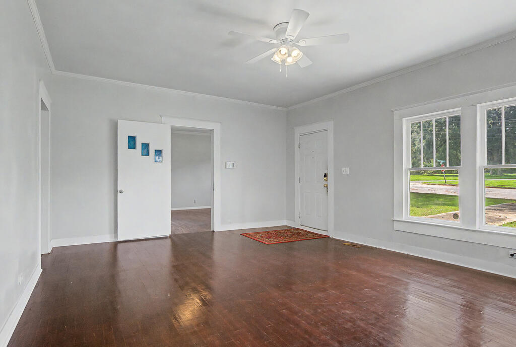 10 RE Jennings Avenue