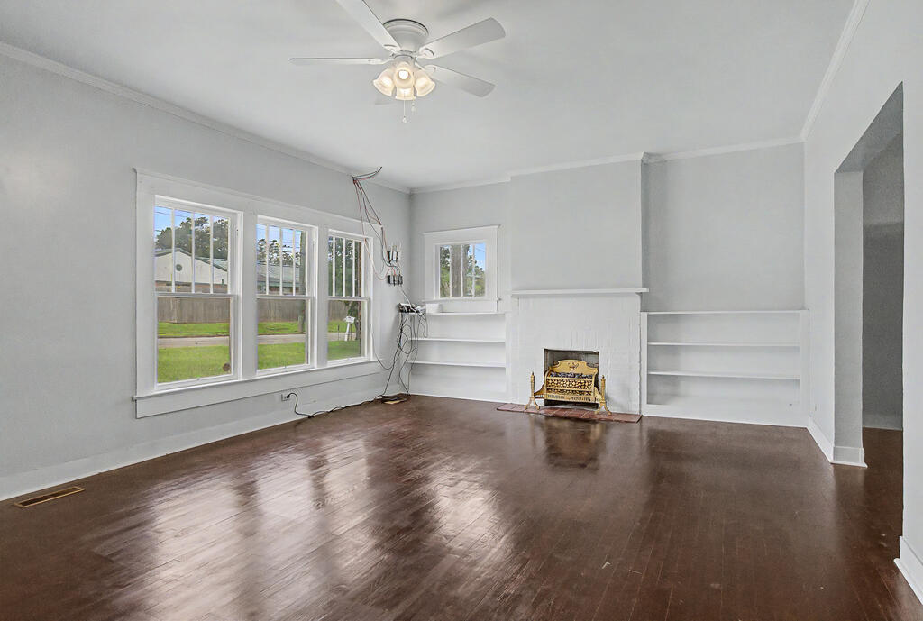 10 RE Jennings Avenue