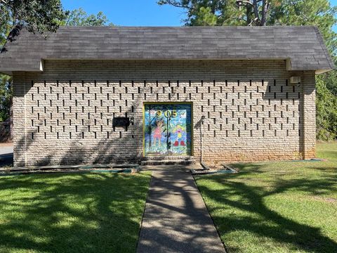 Photo of 905 W Highland Avenue, Albany, GA 31701 (MLS # 166696)