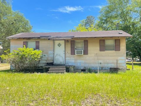 Photo of 1108 E Fourth Avenue, Albany, GA 31705 (MLS # 169122)