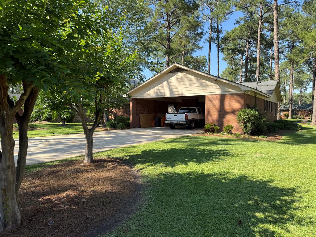 1710 Pineknoll Ln