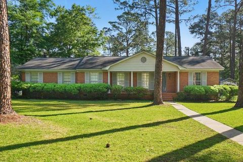 Photo of 1805 Pineknoll Ln, Albany, GA 31707 (MLS # 167116)