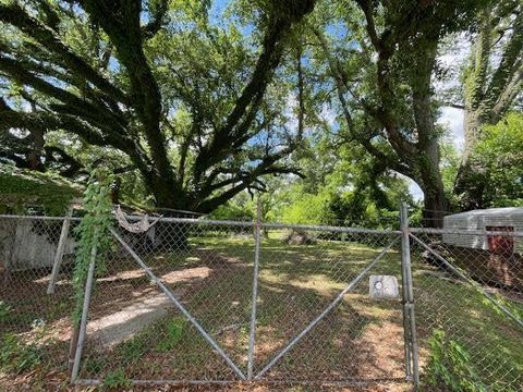 Photo of 1703 E Broad Avenue, Albany, GA 31705 (MLS # 161774)