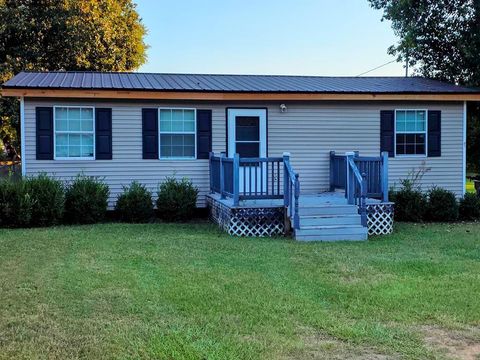 Photo of 715 Robinson Avenue, Doerun, GA 31744 (MLS # 166826)