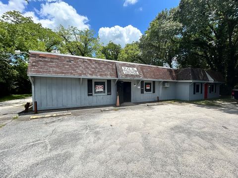 Photo of 2408 SE Liberty Expy SE Expy, Albany, GA 31705 (MLS # 167140)