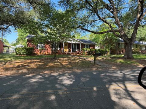 Photo of 1807 Forest Glen Drive, Albany, GA 31707 (MLS # 168924)