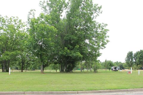 Photo of 204 Stonegate Drive, Albany, GA 31721 (MLS # 165421)