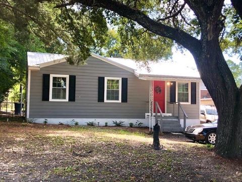 Photo of 634 Eleventh Ave, Albany, GA 31701 (MLS # 165072)