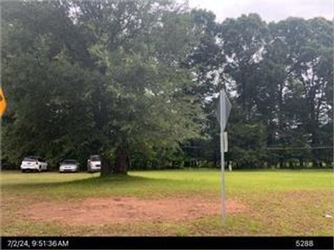 Photo of 1238 Augusta Drive, Albany, GA 31707 (MLS # 169035)