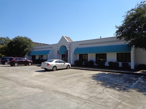 Photo of 2410 Westgate Dr, Albany, GA 31707 (MLS # 166906)