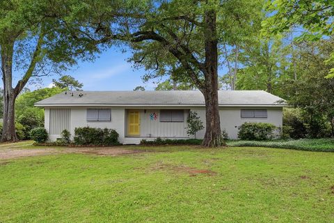 Photo of 1812 Dawson Road, Albany, GA 31707 (MLS # 169149)