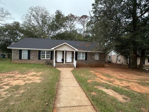 Photo of 323 A Carriage Lane, Albany, GA 31721 (MLS # 166984)