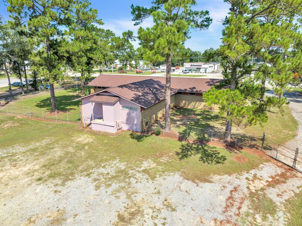 1806 Oakridge Drive