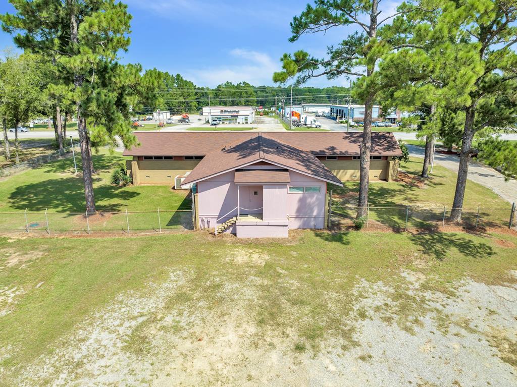 1806 Oakridge Drive