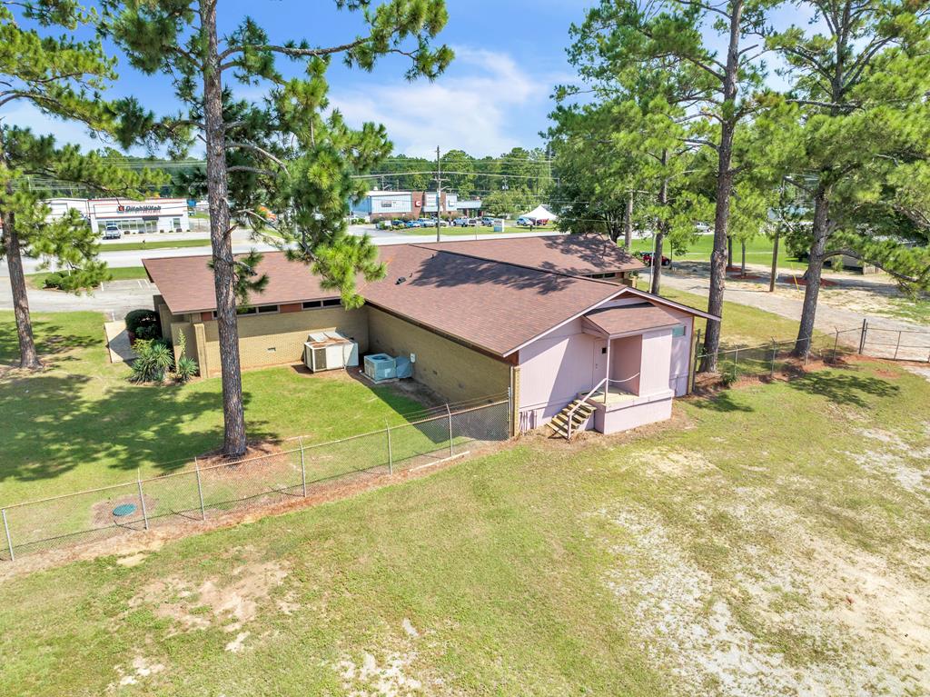 1806 Oakridge Drive
