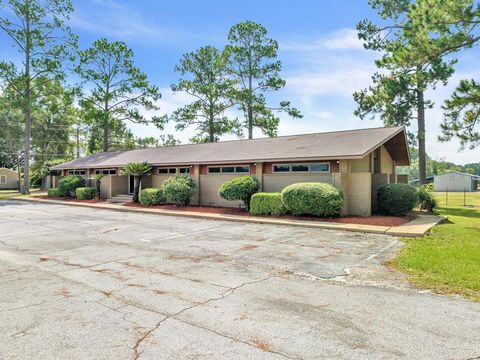 Photo of 1806 Oakridge Drive, Albany, GA 31721 (MLS # 164389)