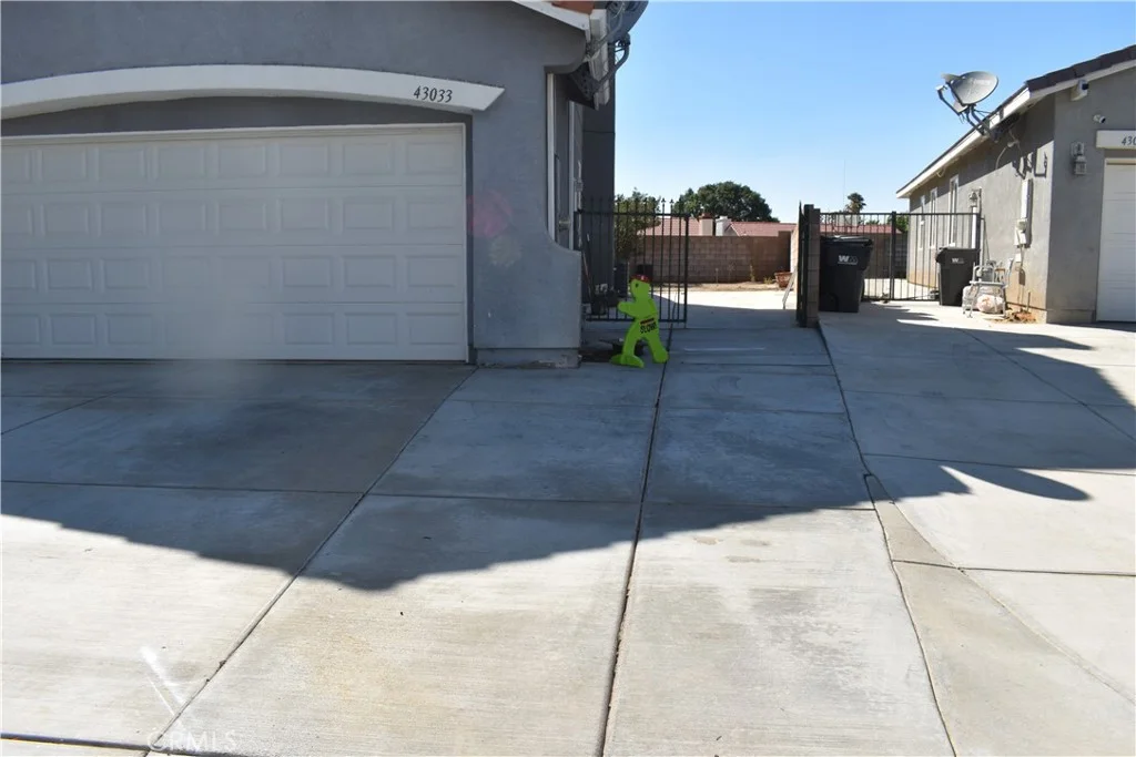 43033 Carpenter Dr, Lancaster, CA 93535