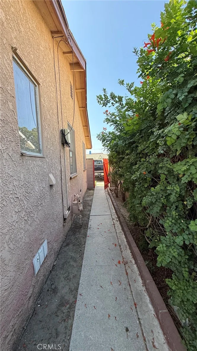 20836 Hawaiian Ave., Lakewood, CA 90715