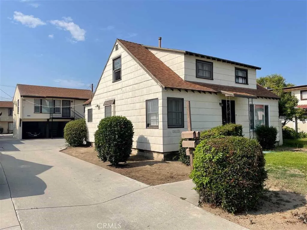 1380 Elm Ave  