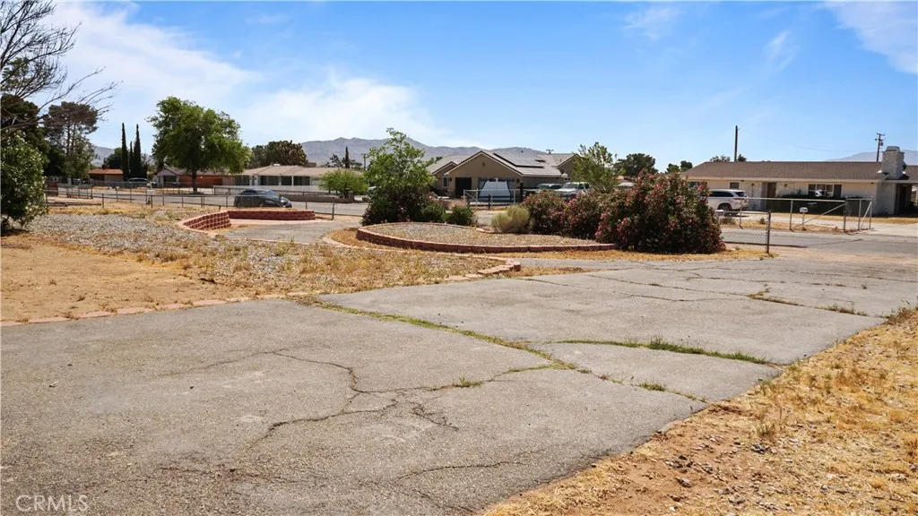 Additional image 28 of 13814 Kiowa Rd, Apple Valley, CA 92307