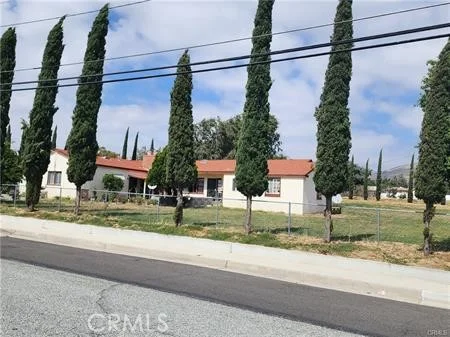 725 E Williams St, Banning, CA 92220 photo 2