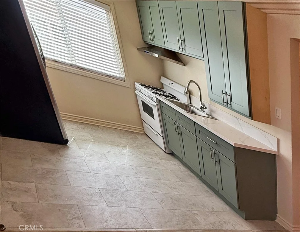 2642 E Adams St, Carson, CA 90810 photo 2
