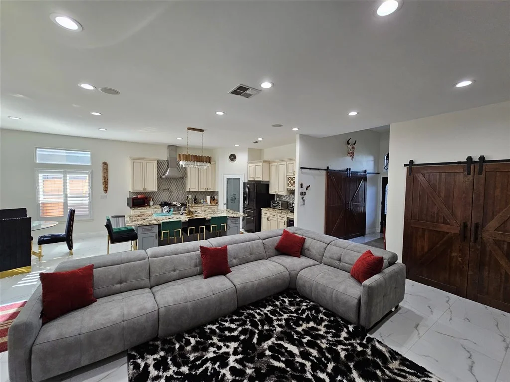 12807 Montbatten Pl, Bakersfield, CA 93312