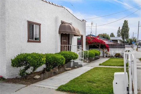 216 E El Segundo Boulevard, Los Angeles, CA MLS: CV25112144