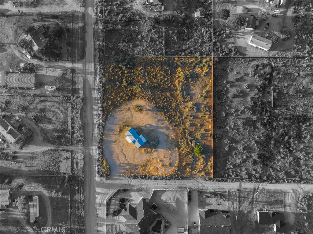 9572 Smith Road, Phelan, CA 92371