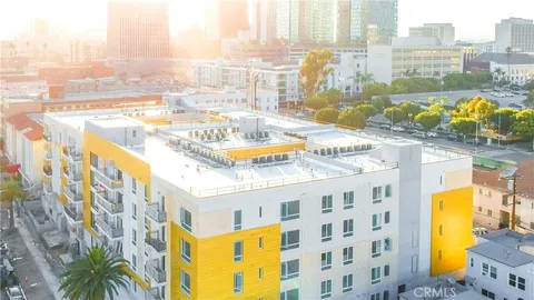 2939 Leeward Ave Unit 420, Los Angeles, CA MLS: RS24100327