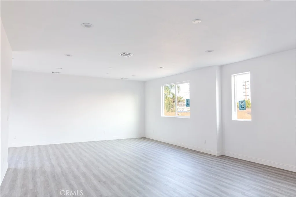 14616 Vanowen St, Van Nuys, CA 91405 photo 5
