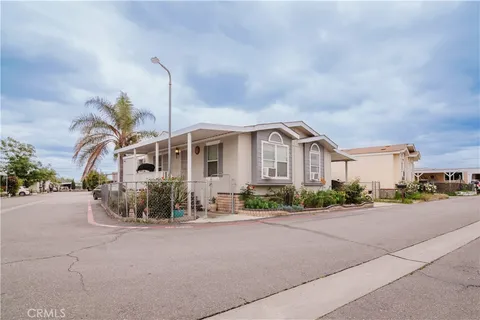 250 N Linden Avenue Unit 57, Rialto, CA MLS: PW25077356