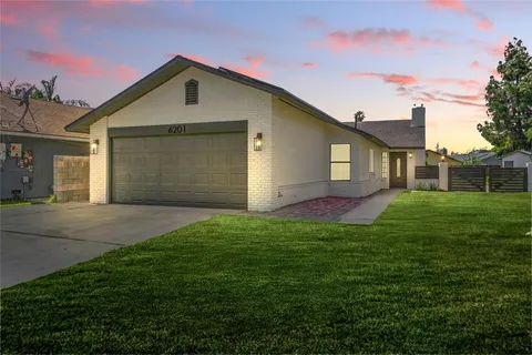 6201 Regina Way, Bakersfield, CA MLS: WS25107963