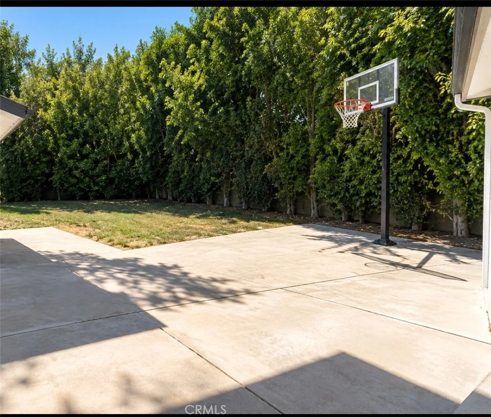 5840 Allott Avenue, Van Nuys, CA 91401