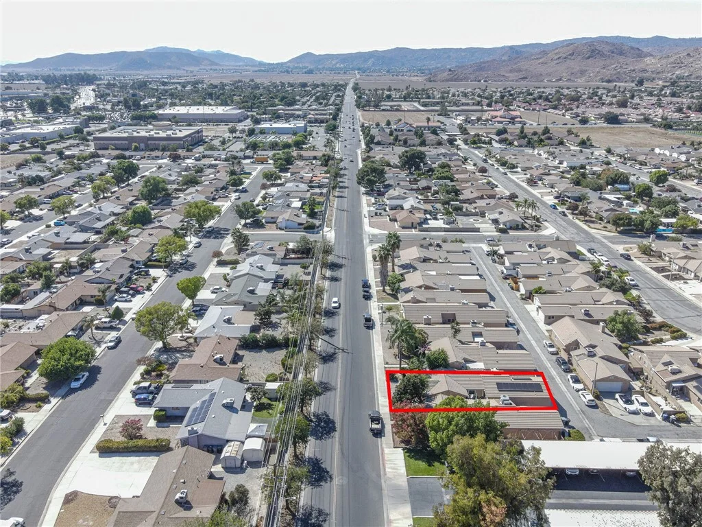 2810 W Devonshire Ave, Hemet, CA 92545