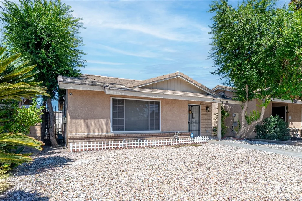 2810 W Devonshire Ave, Hemet, CA 92545 photo 2