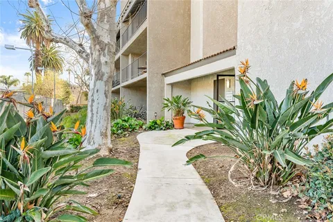 254 E Fern Avenue Unit 207, Redlands, CA MLS: IG25062950