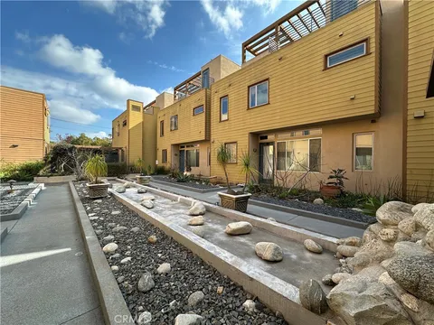 41 N Oak Ave Unit 3, Pasadena, CA MLS: WS25089001