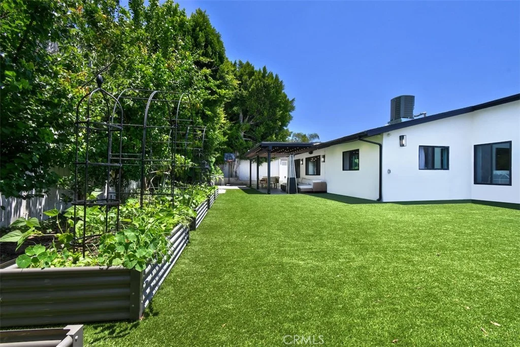 5531 Hermitage Ave, Valley Village, CA 91607