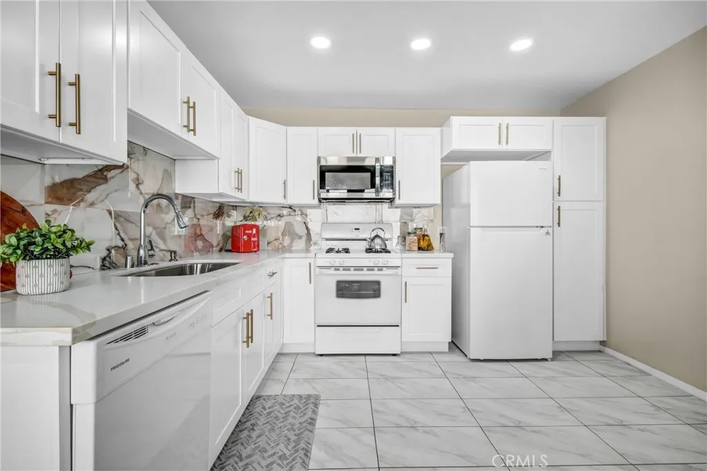 Additional image 11 of 37940 42nd Street E Unit 125, Palmdale, CA 93552