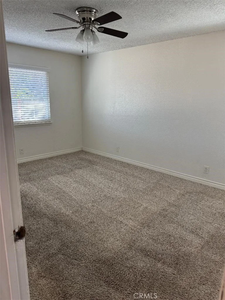 16188 Live Oak St, Hesperia, CA 92345