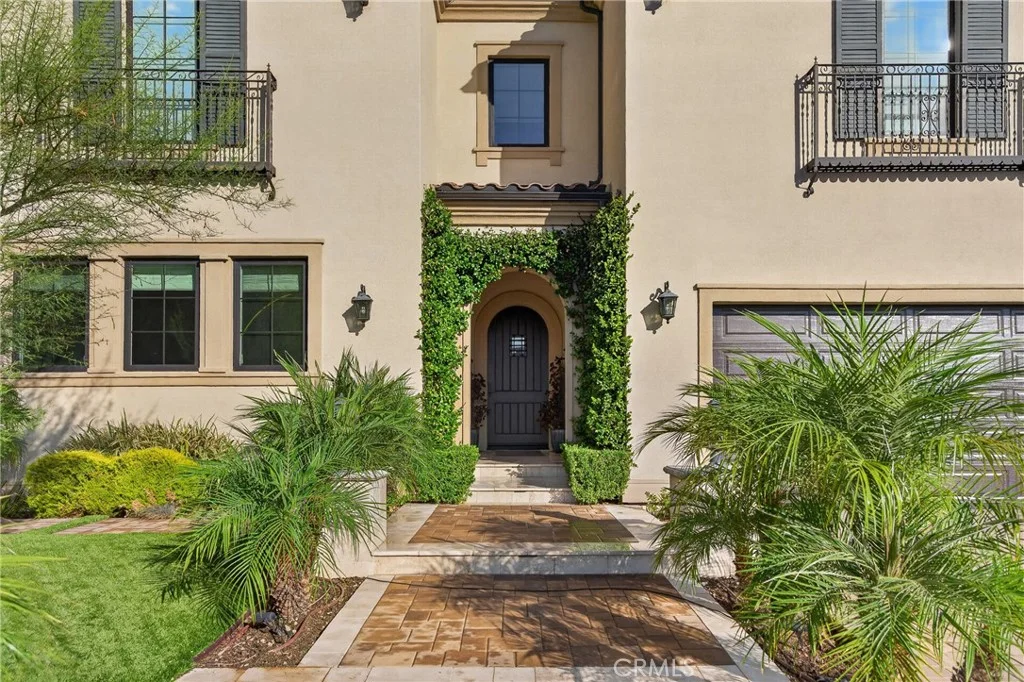 10975 Cartwright Dr, Chatsworth, CA 91311